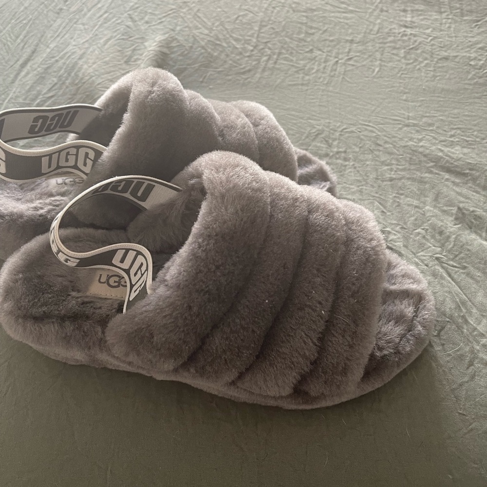 UGg fluff yeah slippers